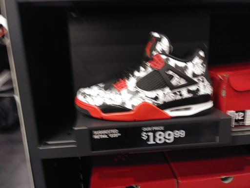 Clothing Store «Nike Factory Store», reviews and photos, 505 Premium Outlets Dr, Monroe, OH 45050, USA