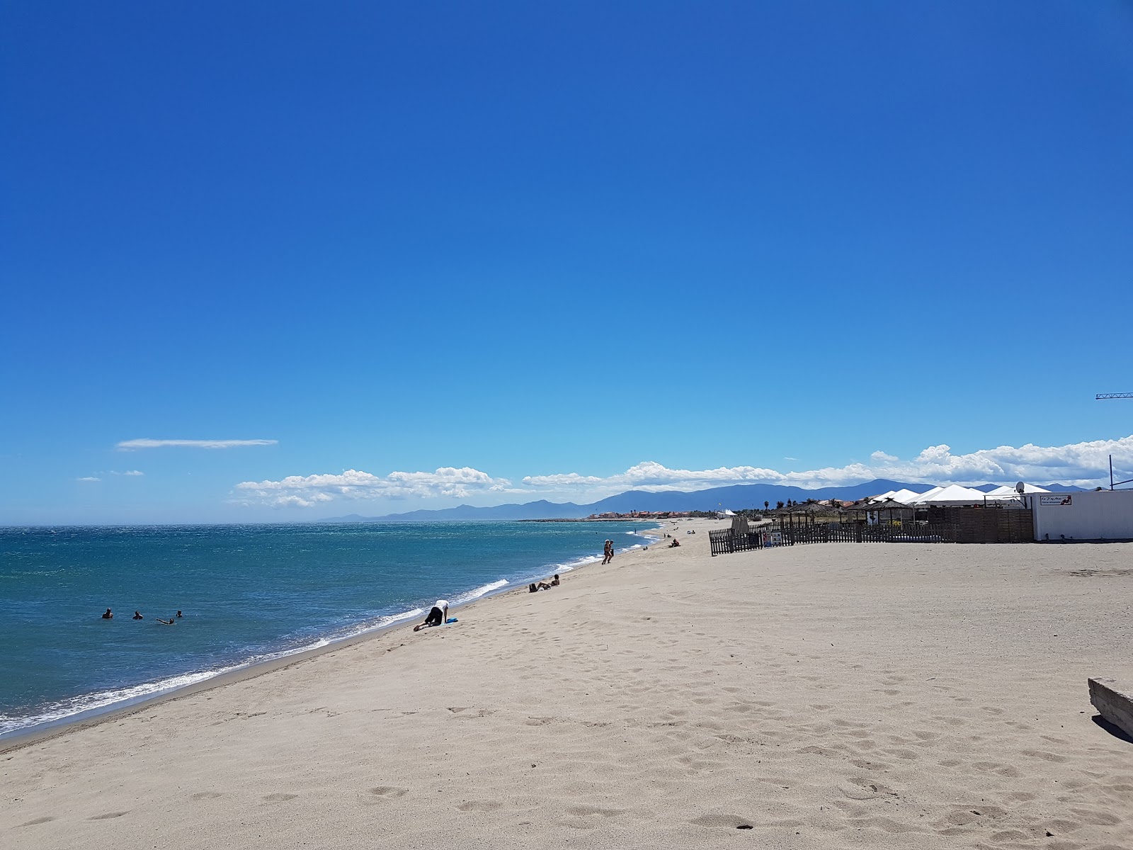 St. Marie de la Mer beach II的照片 带有碧绿色纯水表面