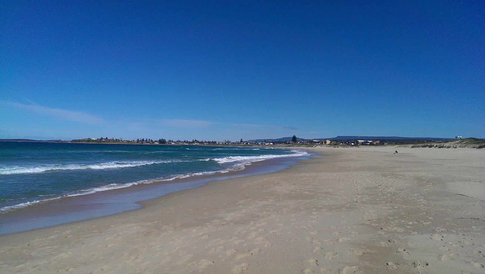 Warilla Beach'in fotoğrafı - rahatlamayı sevenler arasında popüler bir yer