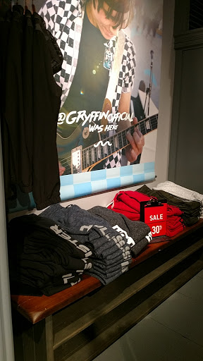 Clothing Store «Hollister Co.», reviews and photos, 160 N Gulph Rd #2045, King of Prussia, PA 19406, USA