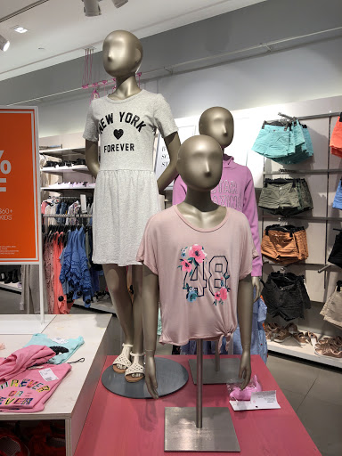 Clothing Store «H&M», reviews and photos, 397 E Sailer Dr, San Mateo, CA 94403, USA