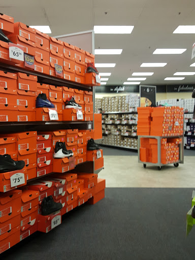 Shoe Store «Shoe Carnival», reviews and photos, 180 Collins Rd NE, Cedar Rapids, IA 52402, USA