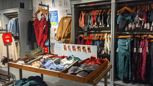 Clothing Store «Hollister Co.», reviews and photos, 10450 State St, Sandy, UT 84070, USA