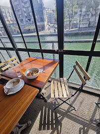 Atmosphère du Péniche l'Eau et les Rêves - Restaurant / Café - Librairie Botanique à Paris - n°12