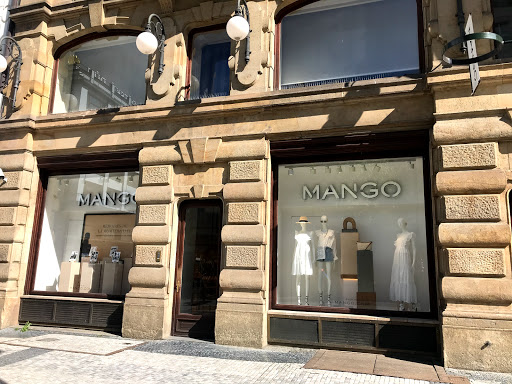 Stores to buy women's clothing Prague