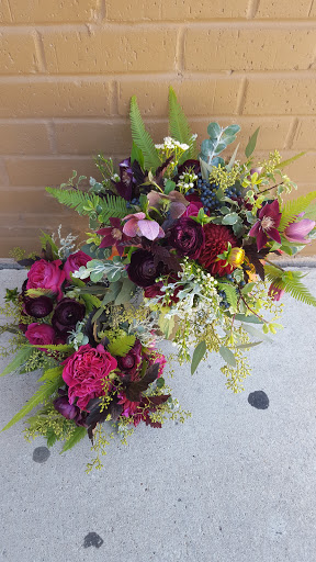 Florist «Sidelines Custom Floral Designs, Inc», reviews and photos, 511 E 135th St, Kansas City, MO 64145, USA