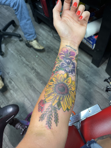 Devine Line Tattoos, 285 W Shirley Ave, Warrenton, VA 20186, USA, 