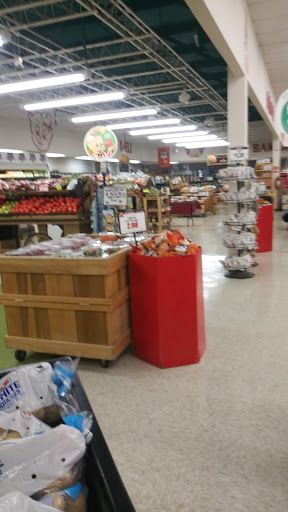 Grocery Store «Piggly Wiggly», reviews and photos, 18 Perry Morris Square, Milton, WV 25541, USA