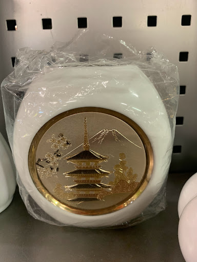 Thrift Store «Nearly New Thrift Shop», reviews and photos, 1250 Bardstown Rd # 114, Louisville, KY 40204, USA