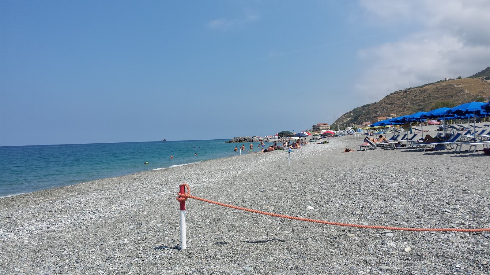 Fotografija Spiaggia Amantea z sivi fini kamenček površino