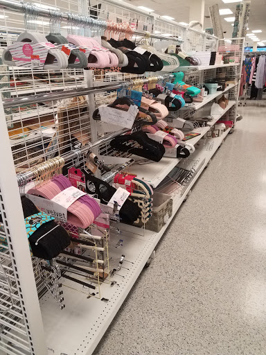 Clothing Store «Ross Dress for Less», reviews and photos, 177 Levittown Pkwy, Levittown, PA 19055, USA