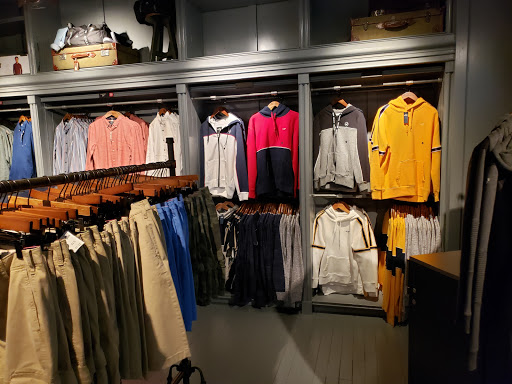 Clothing Store «Hollister Co.», reviews and photos, 4200 Conroy Rd #122, Orlando, FL 32839, USA