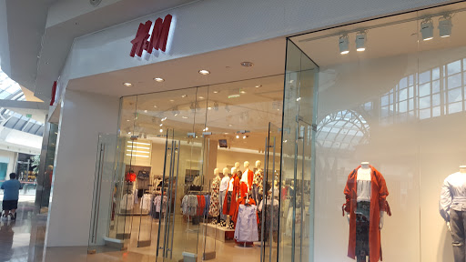 Clothing Store «H&M», reviews and photos, 4200 Conroy Rd, Orlando, FL 32839, USA