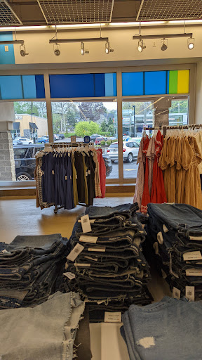 Clothing Store «Old Navy», reviews and photos, 60 Wynnewood Rd, Wynnewood, PA 19096, USA