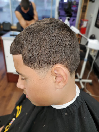 Hair Salon «Gold Cut Barber Shop», reviews and photos, 7031 W Hillsborough Ave, Tampa, FL 33634, USA