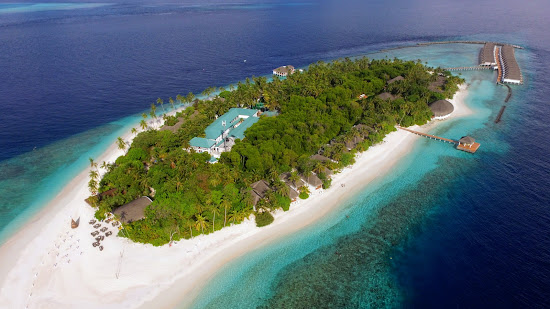 Hirundhoo Island Beach
