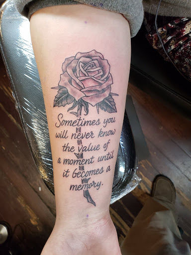 Tattoo Shop «Idle Hands Tattoo & Piercing», reviews and photos, 929 W Douglas Ave, Wichita, KS 67213, USA