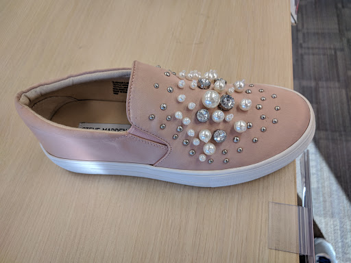 Shoe Store «Off Broadway Shoe Warehouse», reviews and photos, 13400 Jamboree Rd, Irvine, CA 92602, USA