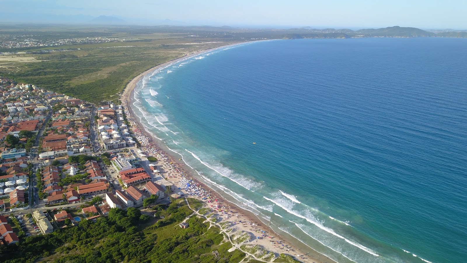 Fotografija Praia do Peró z turkizna čista voda površino