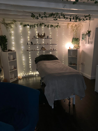 Marie House Intuitive Healer - Massage therapist