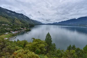 Lake Laut Tawar image