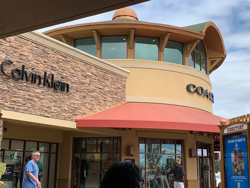 Shopping Mall «Woodburn Premium Outlets», reviews and photos, 1001 N Arney Rd, Woodburn, OR 97071, USA