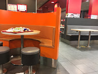 Atmosphère du Restaurant KFC TROYES LA CHAPELLE à La Chapelle-Saint-Luc - n°2