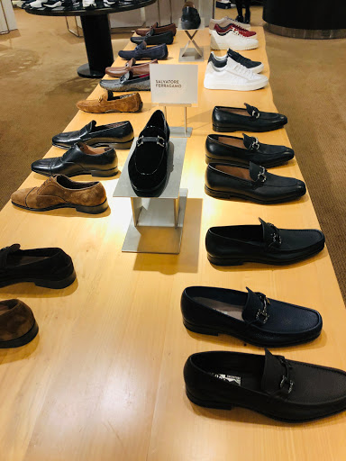 Stores to buy men's slippers Houston