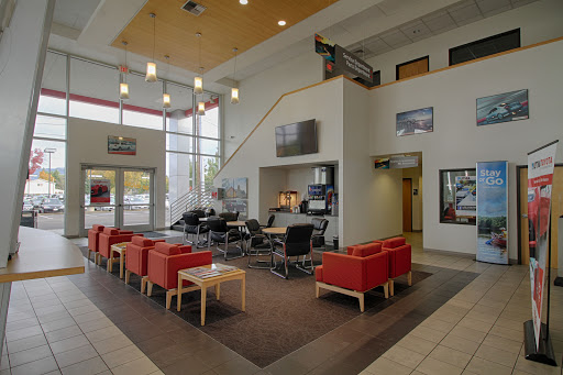 Toyota Dealer «Lithia Toyota of Springfield», reviews and photos, 163 S 9th St, Springfield, OR 97477, USA