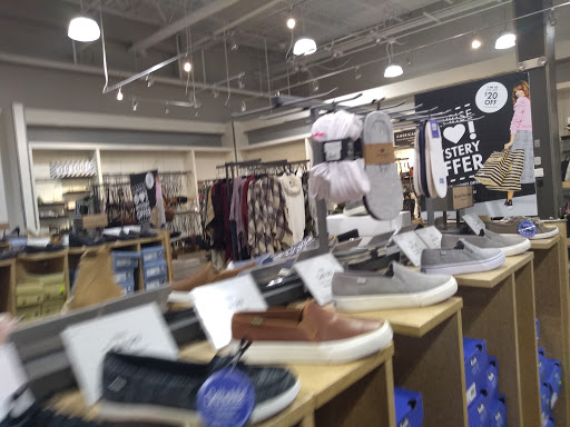 Shoe Store «DSW Designer Shoe Warehouse», reviews and photos, 1 Walden Galleria, Buffalo, NY 14225, USA