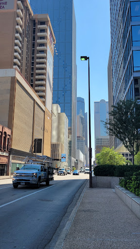 Westend Tobacco and Food Mart, 909 Elm St, Dallas, TX 75202, USA, 