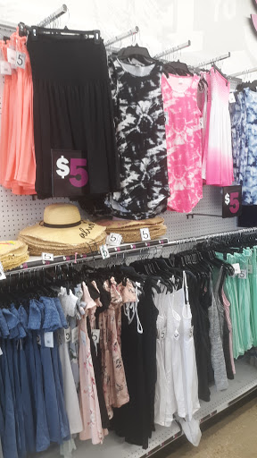 Variety Store «Five Below», reviews and photos, 3269 Donnell Dr, District Heights, MD 20747, USA