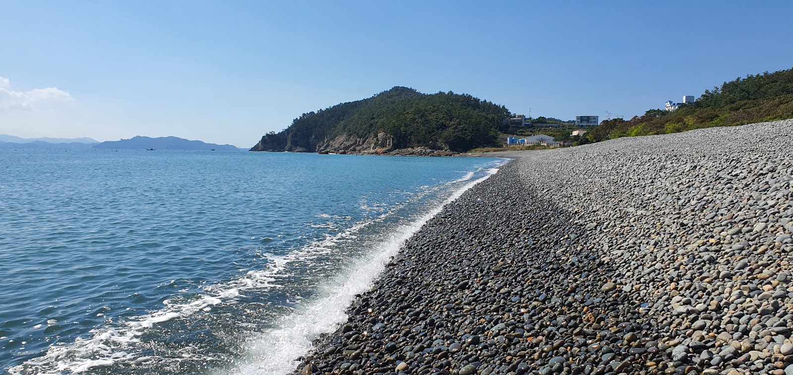 Foto von Jeongdori Gugyedeung Beach mit türkisfarbenes wasser Oberfläche