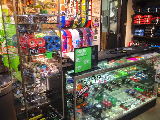 Clothing Store «Zumiez», reviews and photos, 5745 N Bayshore Dr #102, Glendale, WI 53217, USA