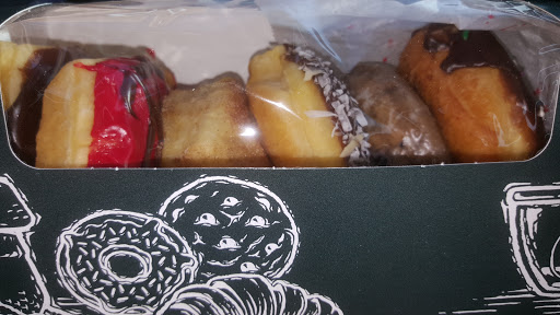 Donut Shop «Donut Hutt», reviews and photos, 1016 W Poplar Ave #111, Collierville, TN 38017, USA