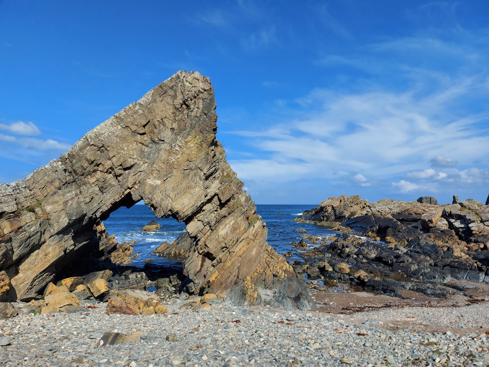 Foto de Needle's Eye Rock Formation Beach com baía espaçosa