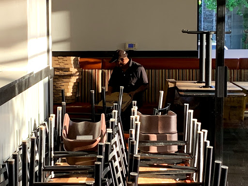 Pizza Restaurant «Round Table Pizza», reviews and photos, 5055 Main St #106, American Canyon, CA 94503, USA