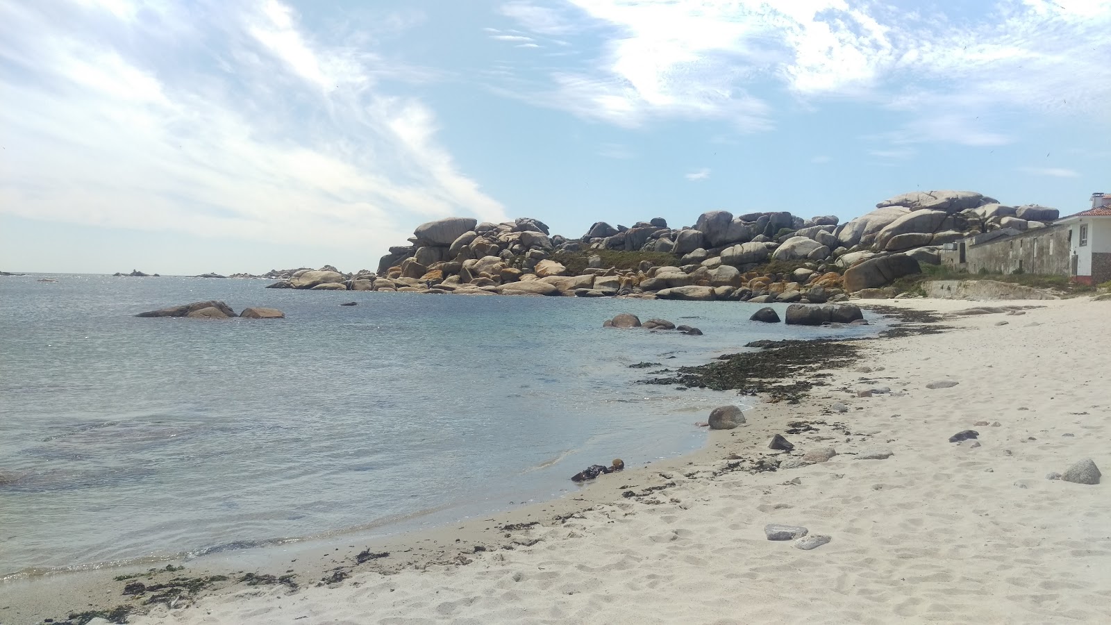 Foto de Couso beach - lugar popular entre os apreciadores de relaxamento