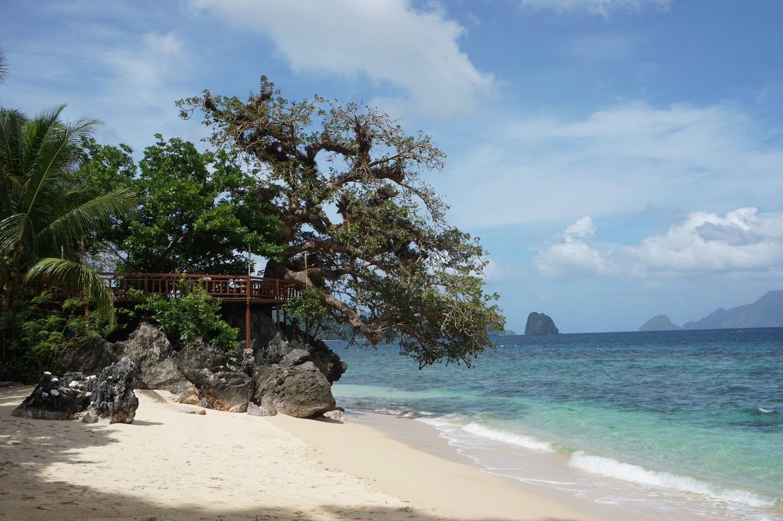 Foto de Kudugman Beach com uma linha costeira reta