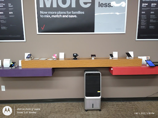 Cell Phone Store «Verizon Authorized Retailer, TCC», reviews and photos, 625 West Chester Pike, Havertown, PA 19083, USA