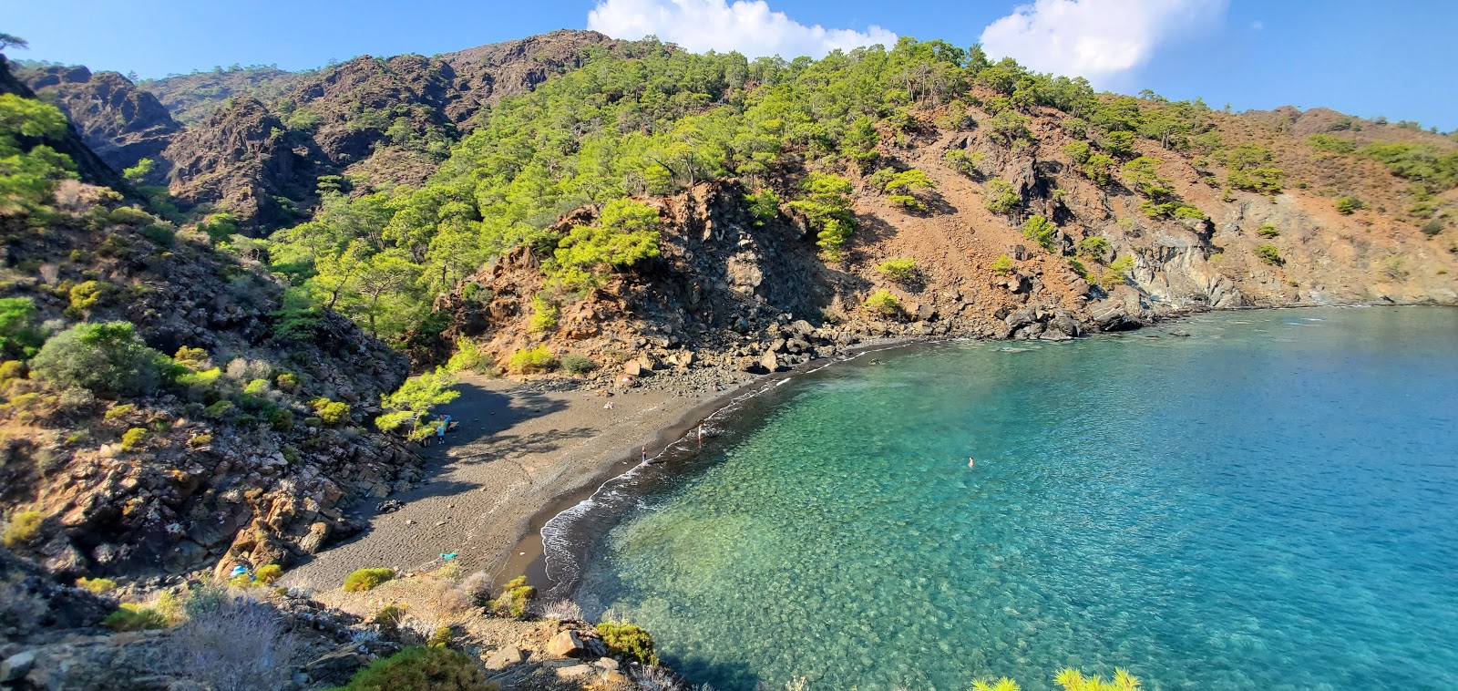 Zdjęcie Maden Koyu Beach II z powierzchnią niebieska czysta woda