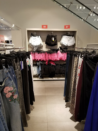 Clothing Store «H&M», reviews and photos, 11401 NW 12th St, Miami, FL 33172, USA