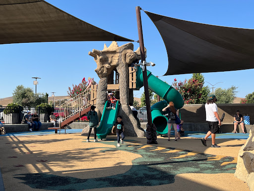 Shopping Mall «San Francisco Premium Outlets», reviews and photos, 2774 Livermore Outlets Dr, Livermore, CA 94551, USA