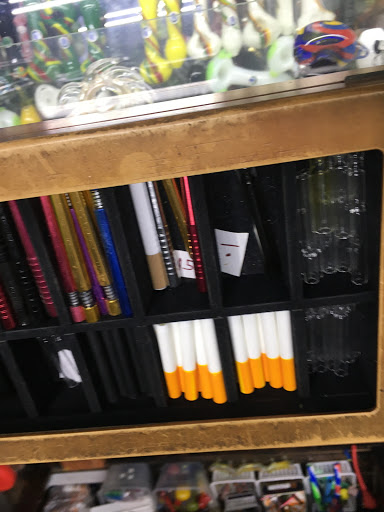 Vaporizer Store «Main Smoke Shop KC | Vape Shop», reviews and photos, 3429 Main St, Kansas City, MO 64111, USA