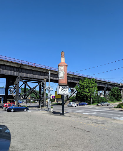 Liquor Store «Stadium Liquor Store», reviews and photos, 319 W 4th St, Covington, KY 41011, USA