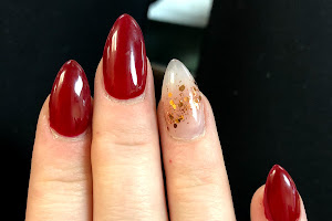 Queen's Nails