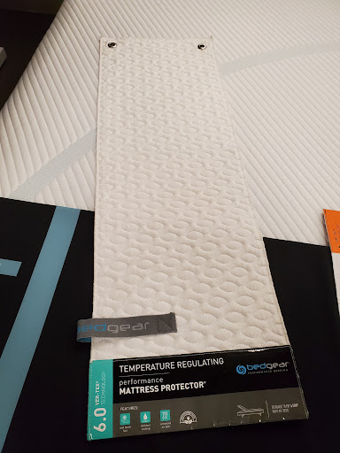 Furniture Store «Raymour & Flanigan Furniture and Mattress Outlet», reviews and photos, 300 NJ-18 #8, East Brunswick, NJ 08816, USA