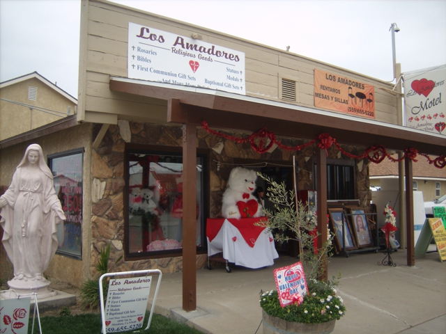 Los Amadores Flowers and Gifts