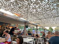 Atmosphère du Restaurant La Guinguette De La Plage à Excenevex - n°10