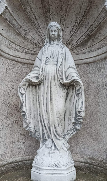 Segítő Szűz Mária szobor